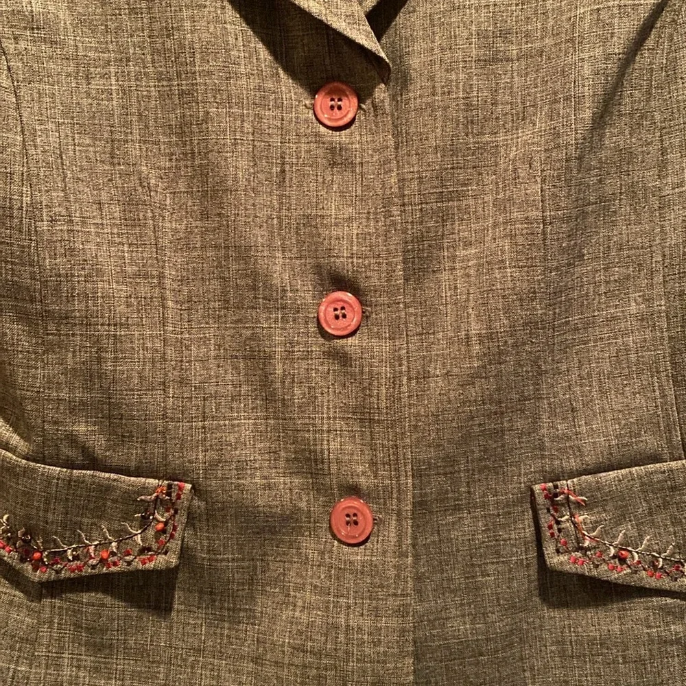 Two piece suit - Picture 5 of 9